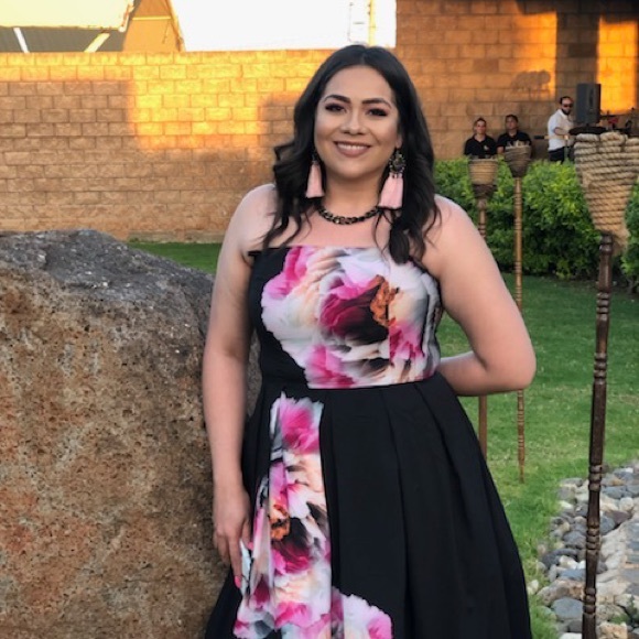 Meet your posher: Rosa - Picture 1 of 6